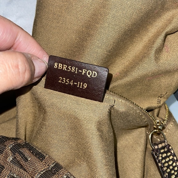 Fendi hobo bag preloved excellent condition gorgeous bag - Picture 8 of 16